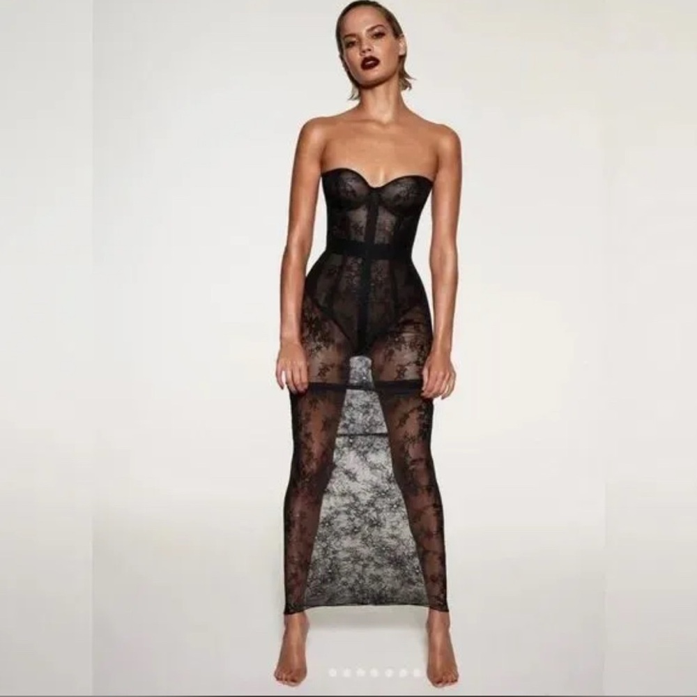 SKIMS *NWT ULTRA FINE LACE STRAPLESS CORSET LONG DRESS | COLOR: ONYX